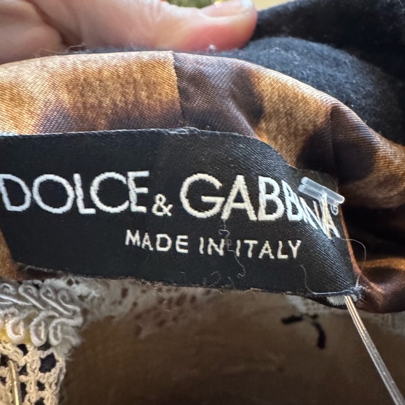 DOLCE & GABBANA COAT. Black vintage coat with leopard pattern on the inside. - Picture 8 of 8